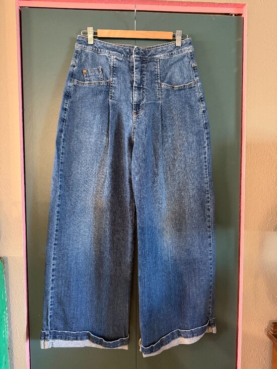 Pilcro Denim - Pilcro Emory Pleated Jeans High Rise Wide Leg - size 30